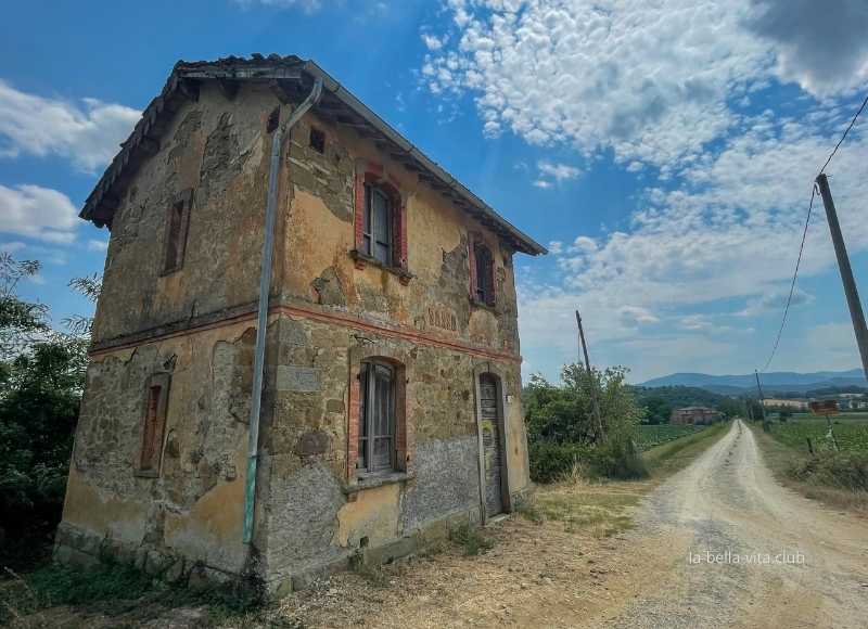 tuscany in summer, italy, italy's regions