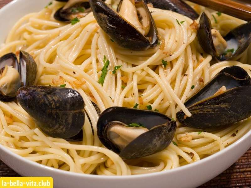 What does spaghetti alle vongole look like?