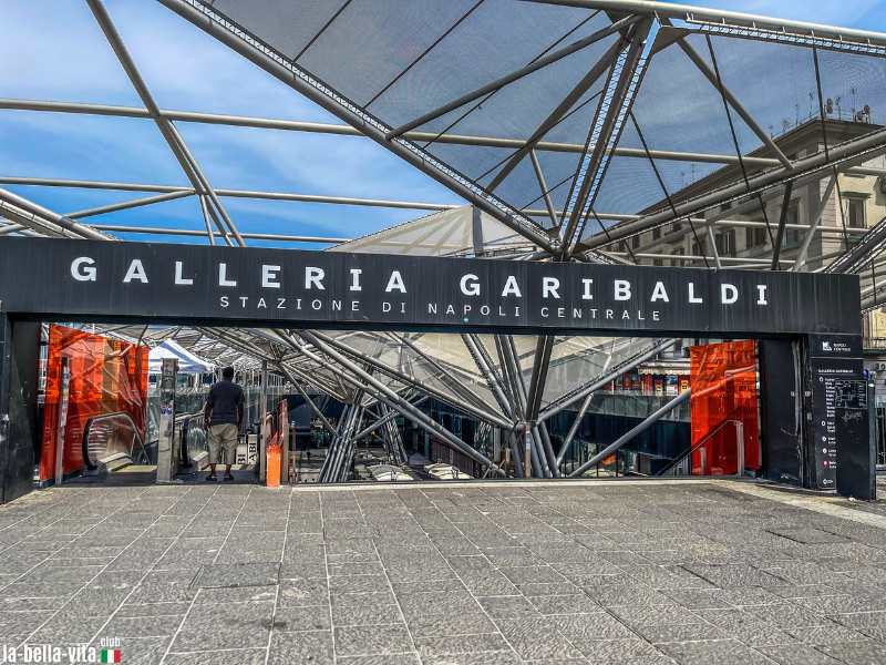 La fermata Garibali a Napoli, Italia - Metro dell'Arte