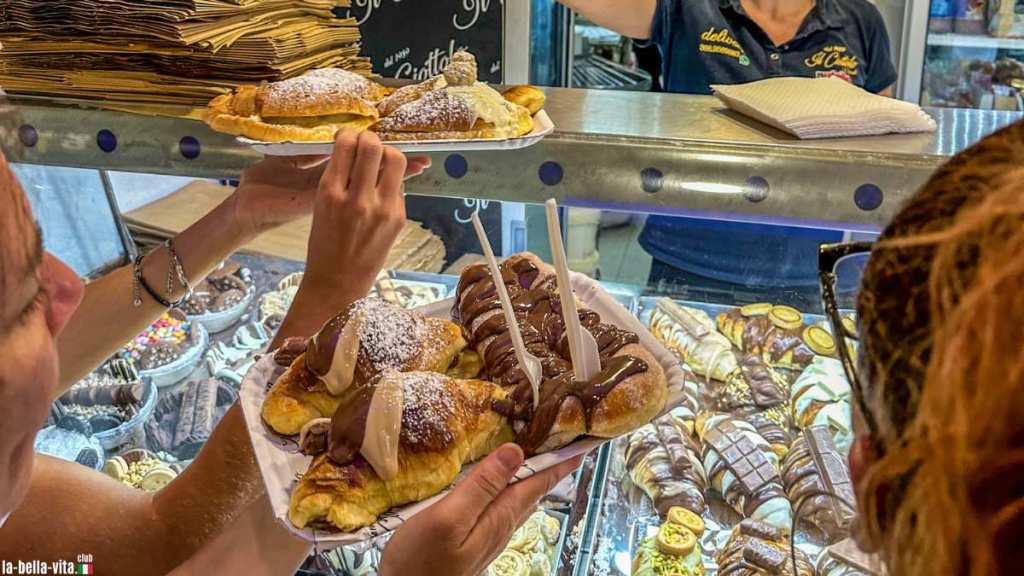 Il Ciottolo a Napoli: il locale notturno serve soprattutto dolci