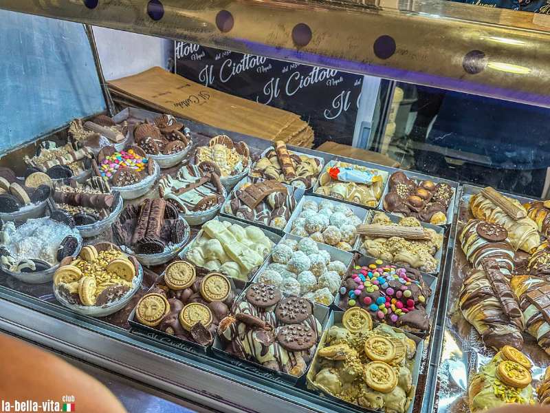 Il Ciottolo a Napoli: il locale notturno serve soprattutto dolci