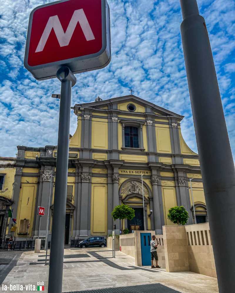 Stazione della metropolitana di Chiaia a Napoli