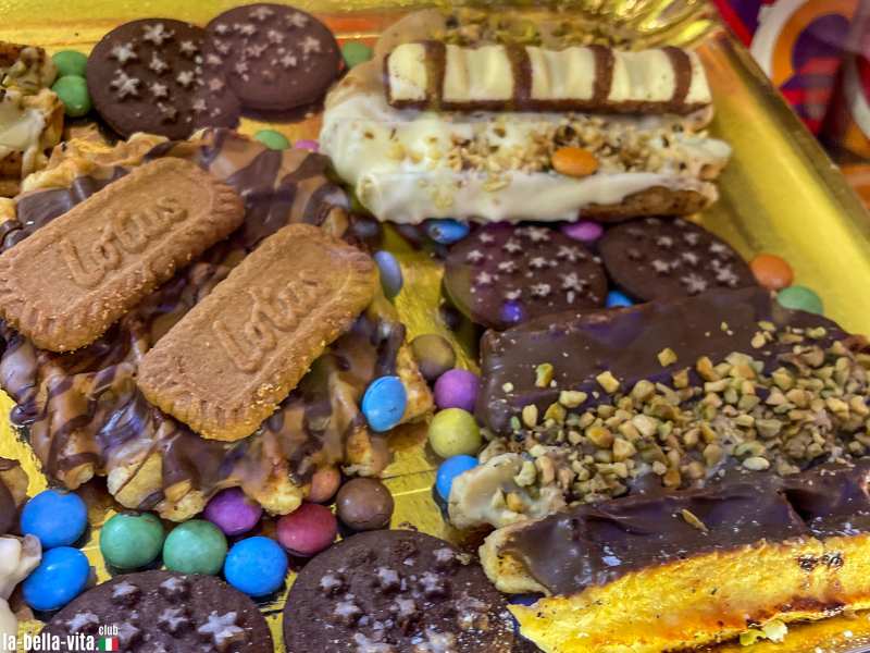 Il Ciottolo в Неаполе - в этой поздней ночной забегаловке подают в основном сладости