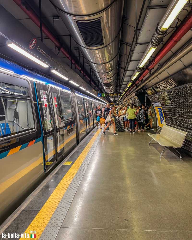 La fermata Garibali a Napoli, Italia - Metro dell'Arte