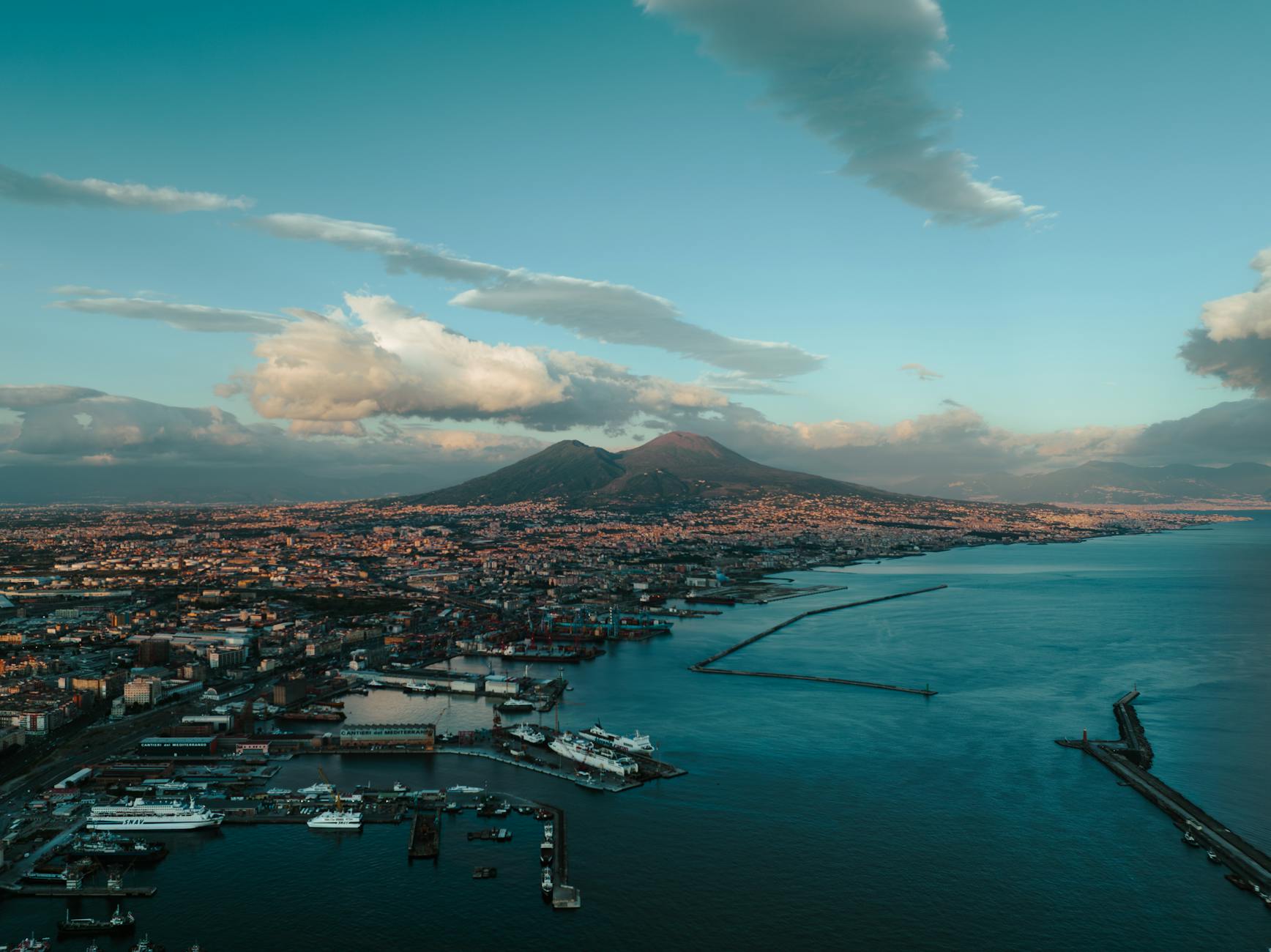 Luftfoto af Napoli i Italien