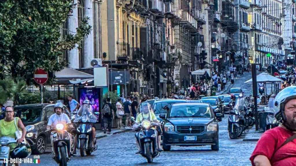 Verkehr in Neapel in Italien