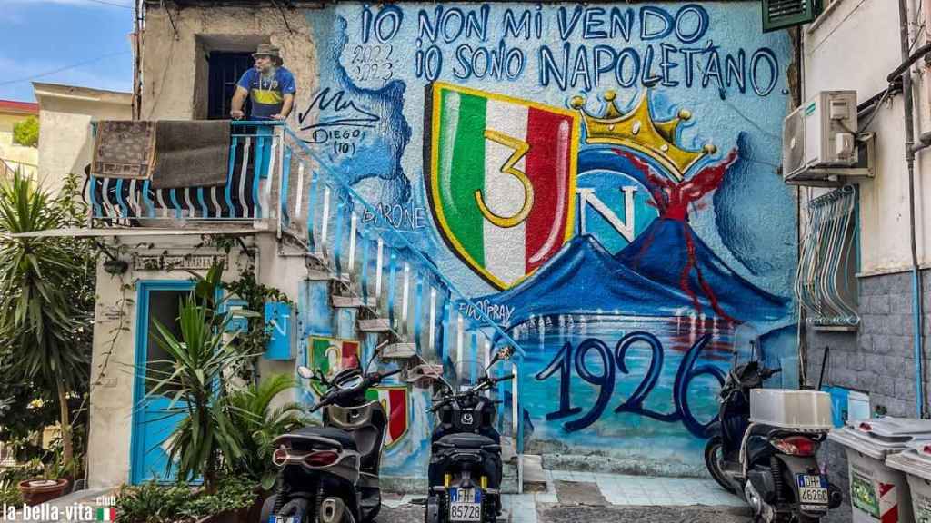 Mehr Verehrung für einen Fußballer geht nicht: Maradona ist omnipräsent in Neapel