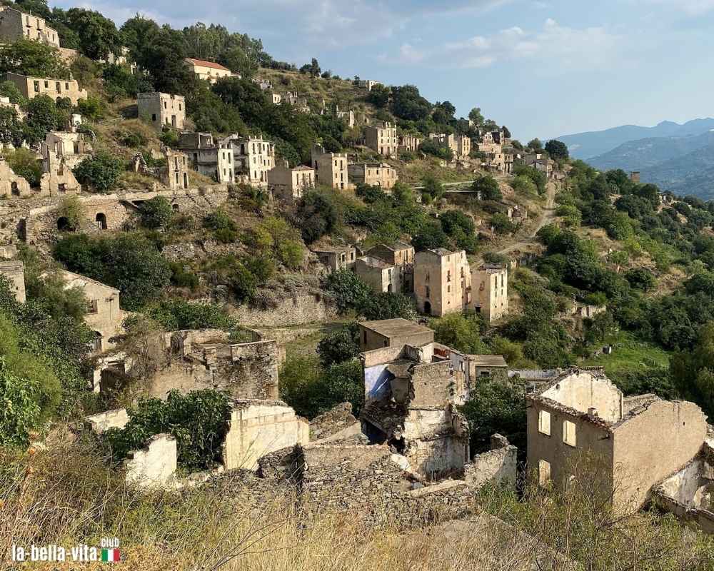 Die alte Geisterstadt Gairo Vecchio auf Sardinien