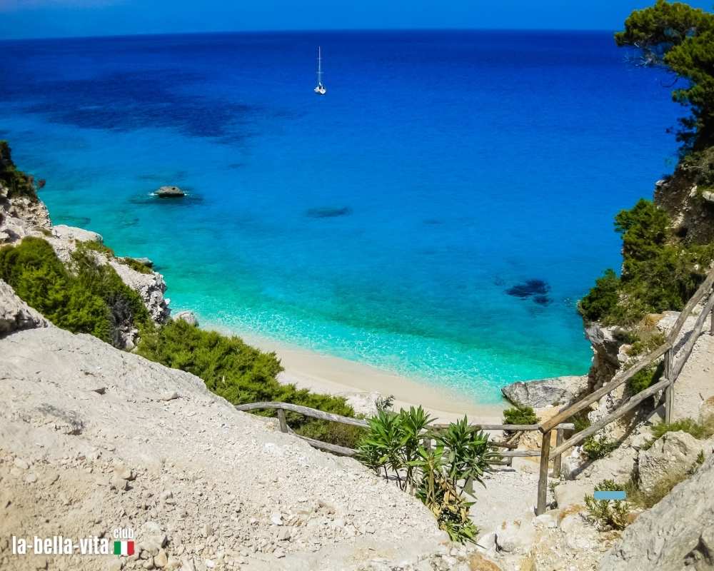 Vista panoramica della spiaggia di Cala Goloritzé, Sardegna, ItaliaDi SimoneGilioli