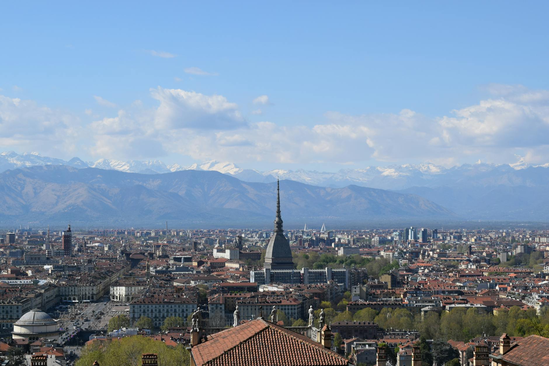 panoramautsikt över turin med alperna i bakgrunden