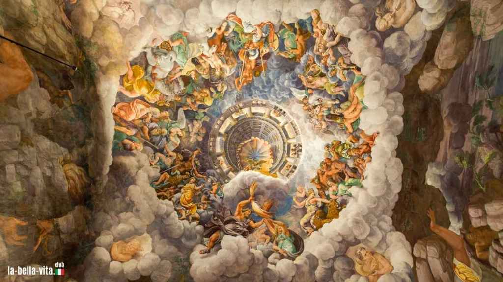 Впечатляющие декоративные фрески в Палаццо Те в Мантуе