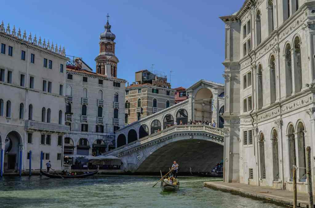 picturesque scene of rialto bridge in venice