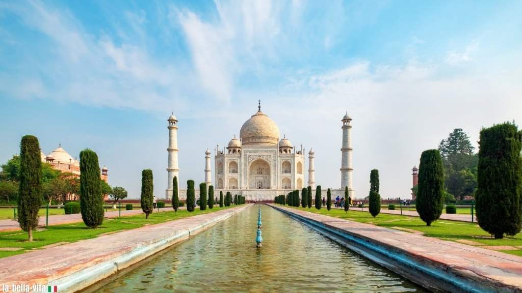 Dieser Anblick ist weltberühmt: Das Taj Mahal, das sich im Wasser spiegelt