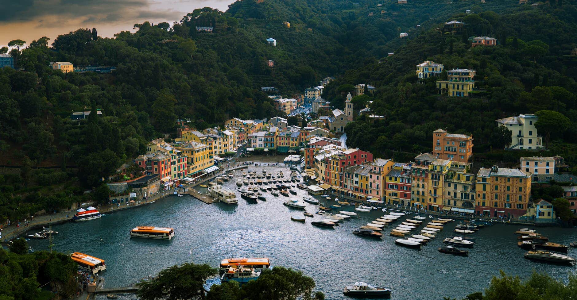 il colorato porto di portofino in liguria
